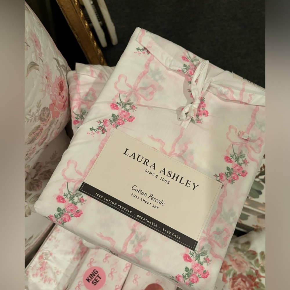 LAURA ASHLEY